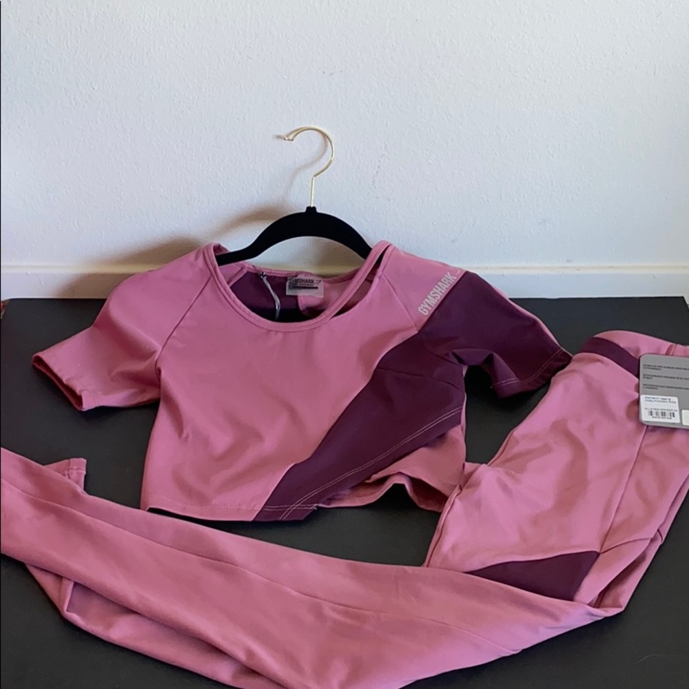 Gymshark Crop Top and Leggings (Set)
